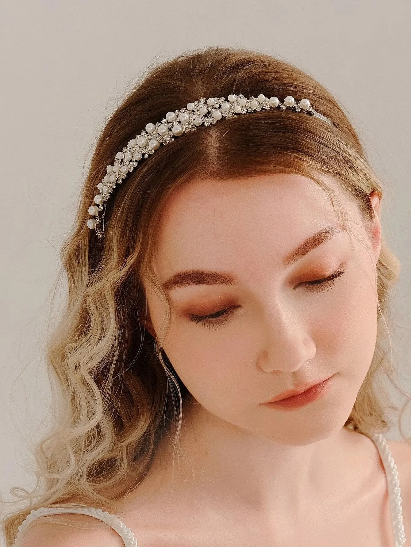 Hårbøjle (Diadem) med Krystalperler & Hvide Perler