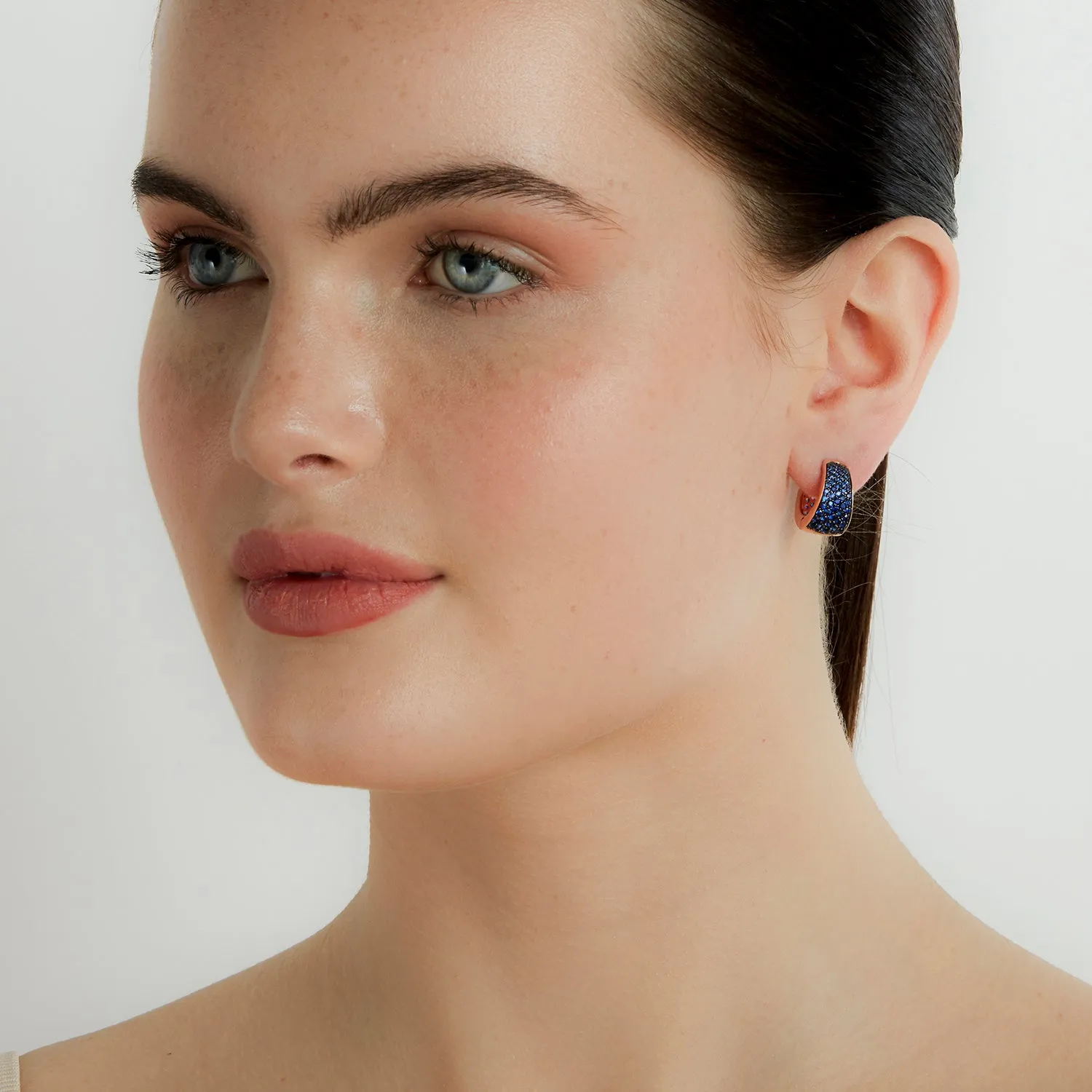 LYTTON 18K AND ALL BLUE SAPPHIRE TAPERING HOOP EARRINGS