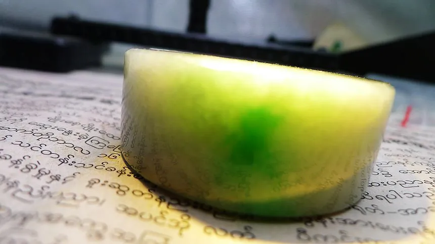 Natural Jade Rough Jadeite Raw (160g,5.4X2.1cm)