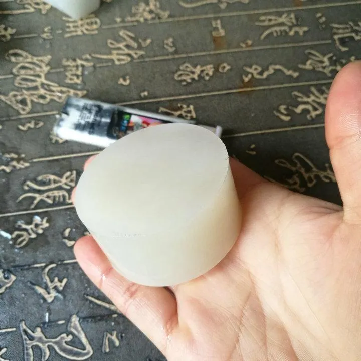Natural Kunlun Jade Rough Nephrite Raw (178g, 5.3X2.7cm)
