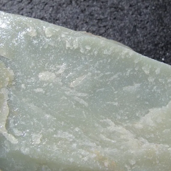 Natural Kunlun Jade Rough Nephrite Raw (1.87kg, 22X14X5cm)
