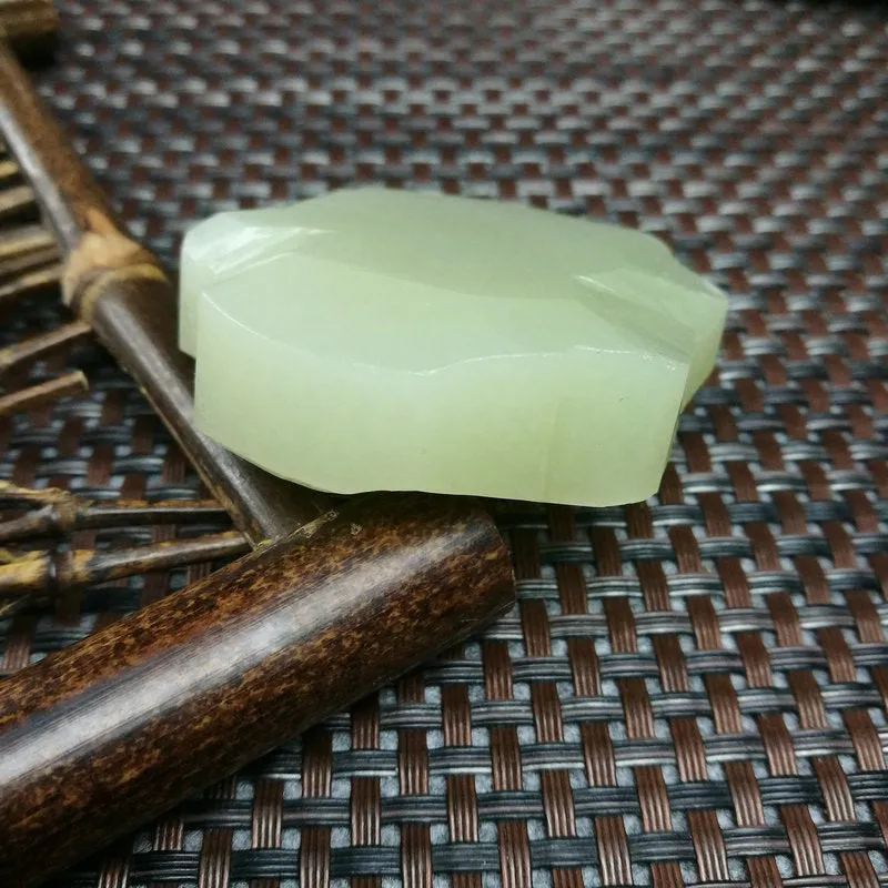 Natural Kunlun Jade Rough Nephrite Raw (90g,5.3X5X1.5cm)