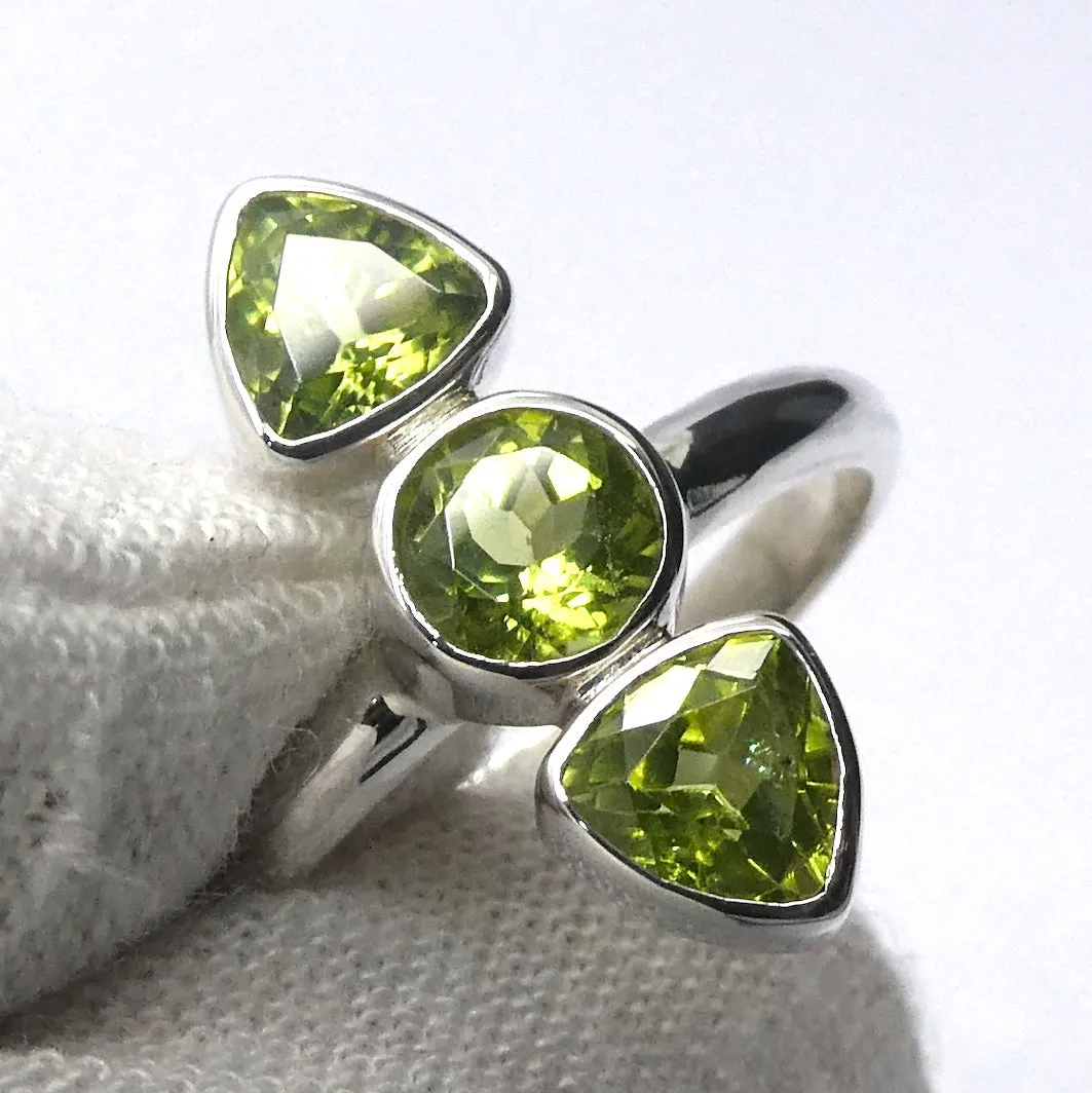Peridot Ring, Three line set stones, 925 Silver, kt