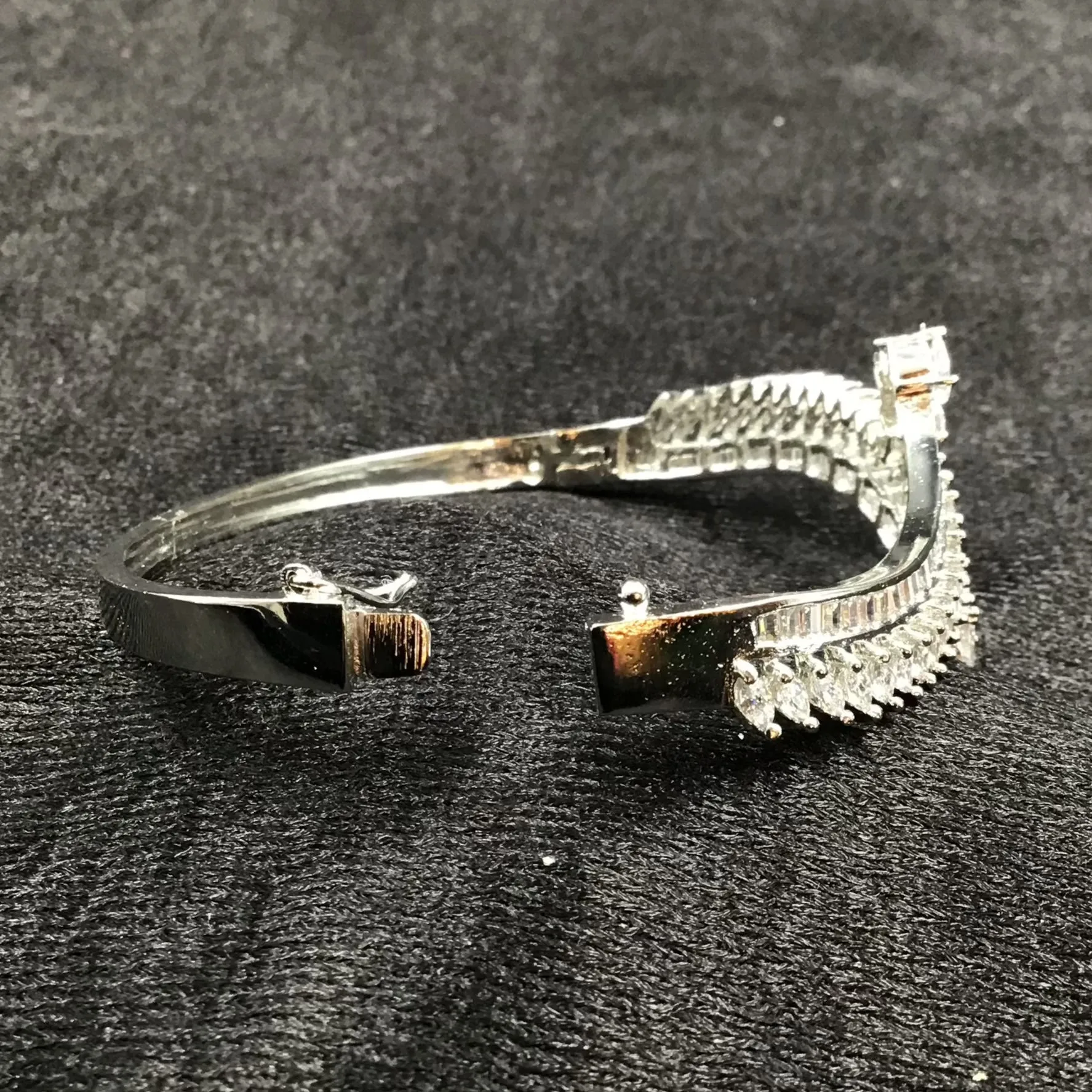 Zircon/AD Bracelet 6137-08